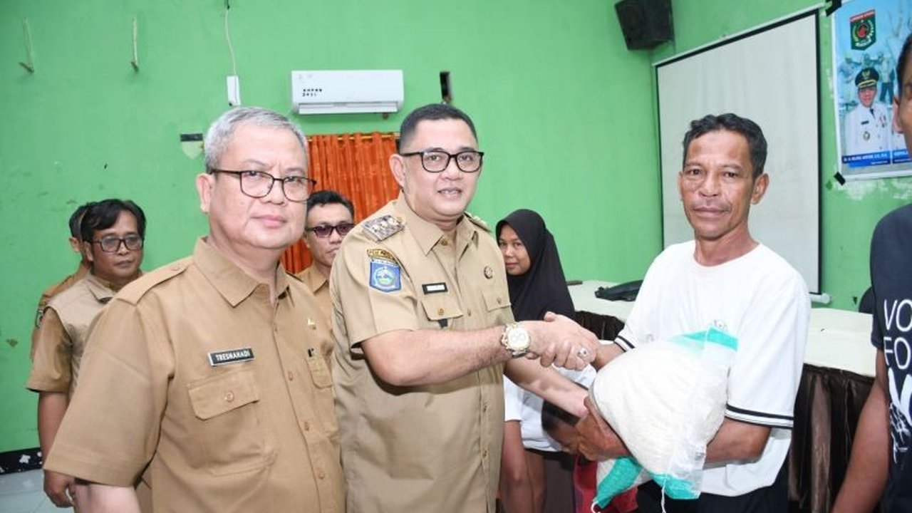 Ribuan nelayan di Lombok Utara menerima bantuan beras cadangan pangan pemerintah (CPP) akibat cuaca ekstrem yang menghambat aktivitas melaut selama Ramadhan 1446 H.