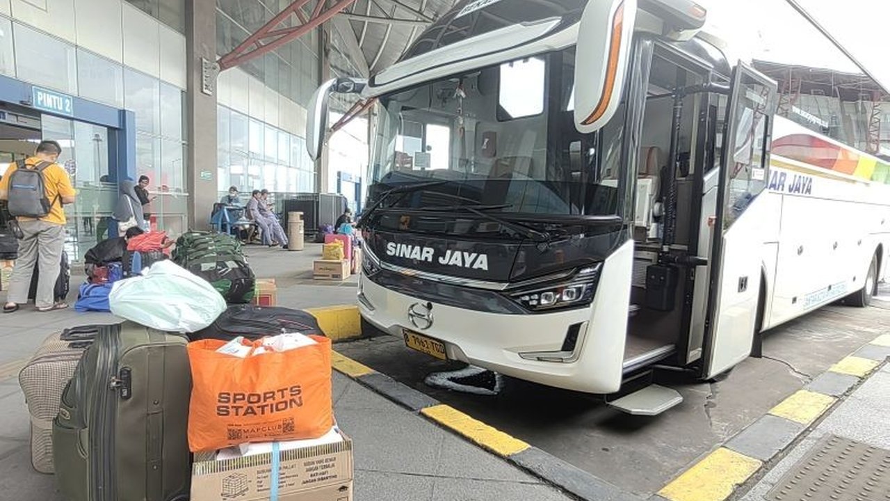 Terminal Pulo Gebang mengalami peningkatan jumlah pemudik secara bertahap menjelang Lebaran 2025, dengan puncak arus mudik diperkirakan terjadi pada akhir Maret.