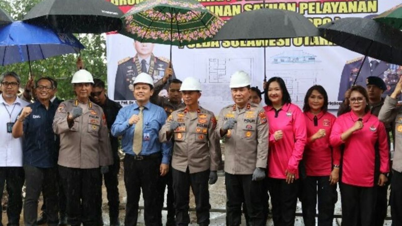 Kapolda Sulawesi Utara Irjen Pol Roycke Harry Langie meletakkan batu pertama pembangunan Satuan Pelayanan Pemenuhan Gizi (SPPG) Polda Sulut untuk mendukung Program Makan Bergizi Gratis (MBG) dan mengurangi angka malnutrisi.