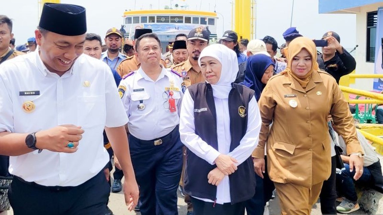Gubernur Khofifah menyebut program mudik gratis Pemprov Jatim sebagai bentuk layanan maksimal kepada masyarakat, khususnya warga Pulau Raas dan Sapudi yang mudik melalui Pelabuhan Jangkar, Situbondo.