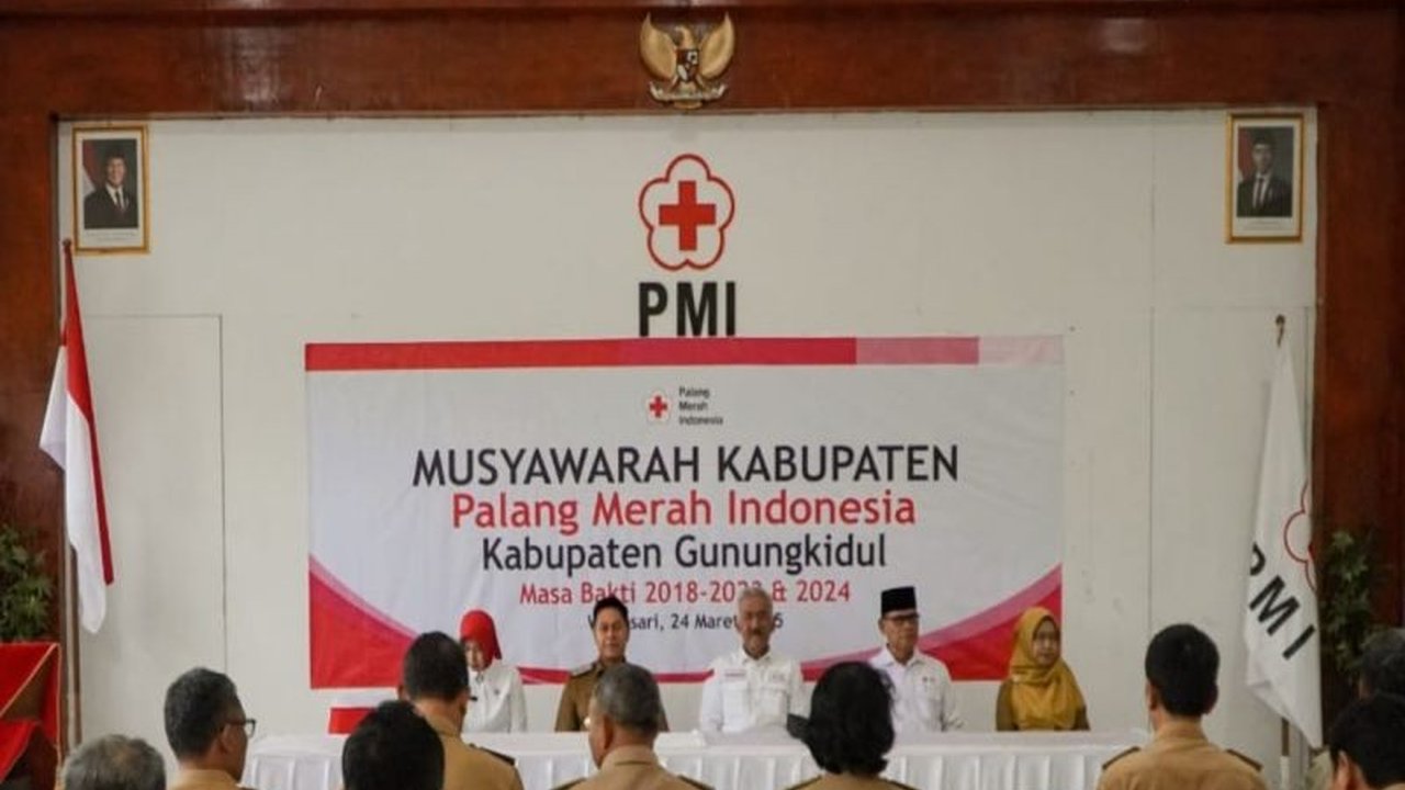 Pemkab Gunungkidul meminta Palang Merah Indonesia (PMI) setempat meningkatkan profesionalisme dalam penanganan bencana dan kondisi darurat, mengingat tingginya potensi bencana di wilayah tersebut.