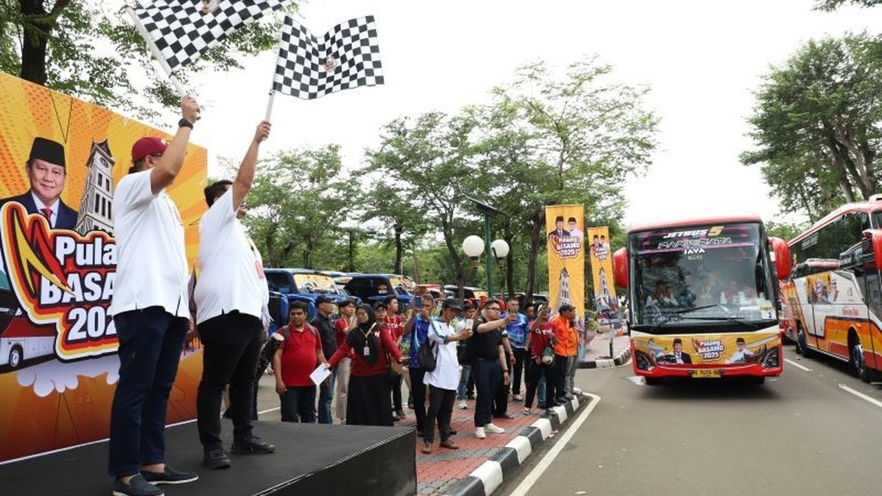 Andre Rosiade kembali fasilitasi mudik gratis 7.500 pemudik dari berbagai daerah ke Sumatera Barat melalui program Pulang Basamo 2025, meningkat signifikan dari tahun sebelumnya.