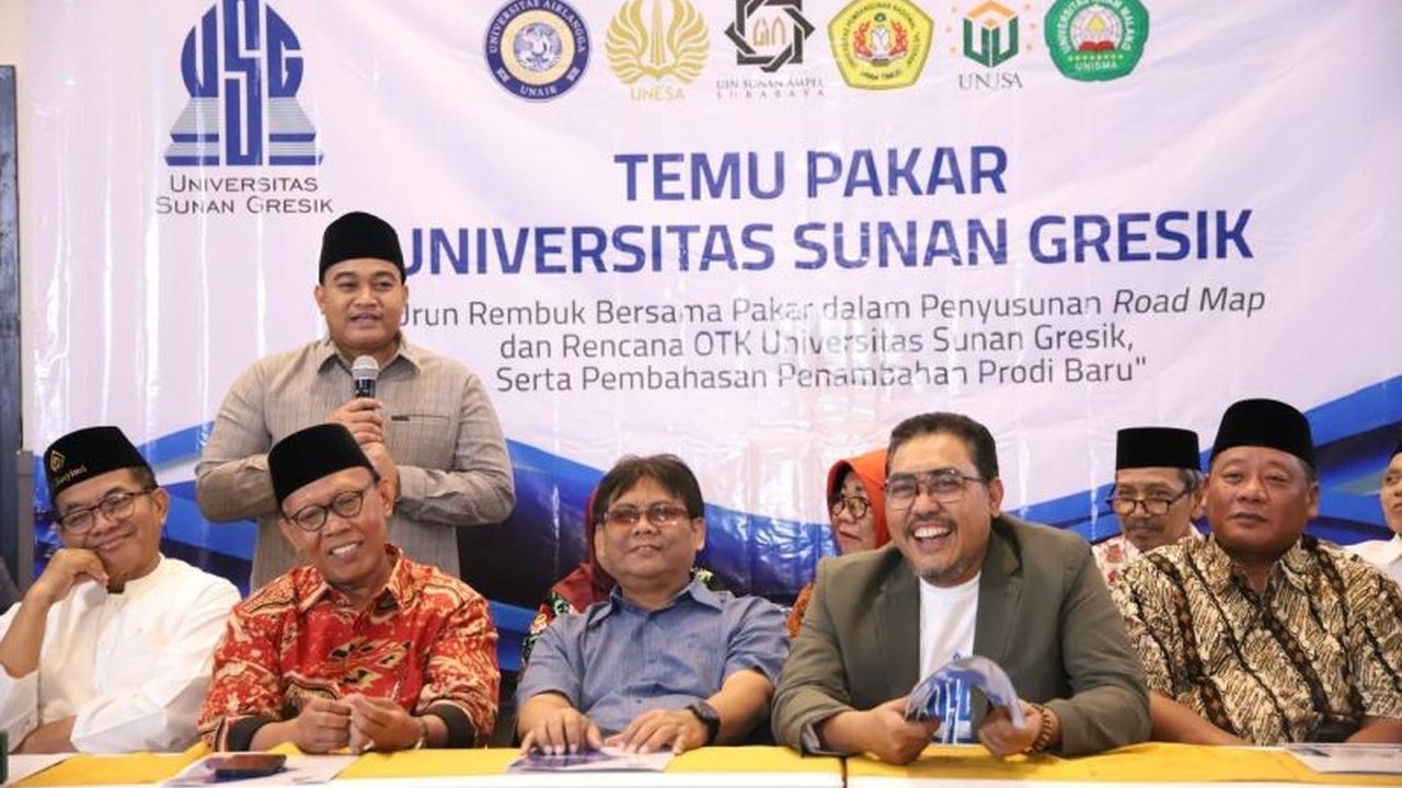 Ketua FPKB DPR RI, Gus Jazil, mendirikan Universitas Sunan Gresik (USG) untuk mencetak SDM unggul dan mendukung visi Indonesia Emas 2045, dengan target operasional Mei 2025.