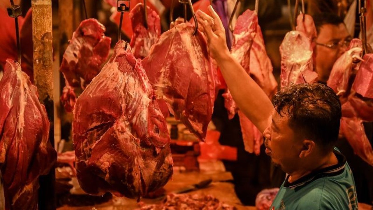 BPS DKI Jakarta memprediksi daging ayam ras, bersama komoditas lain, berpotensi meningkatkan inflasi selama Ramadhan 1446 H, berdasarkan tren inflasi tiga tahun terakhir.