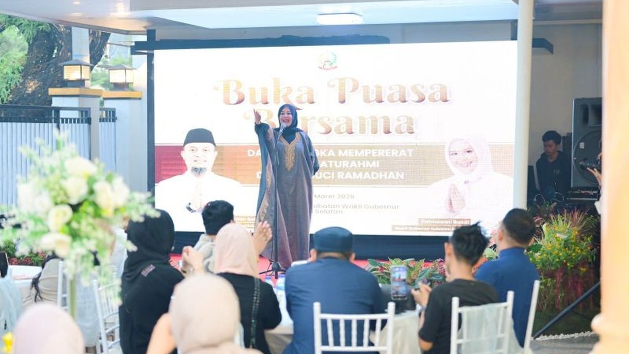 Wakil Gubernur Sulsel mengajak para TikTokers untuk ikut mengawal program pemerintah dan menyebarkan informasi positif, khususnya selama 10 hari terakhir Ramadan.
