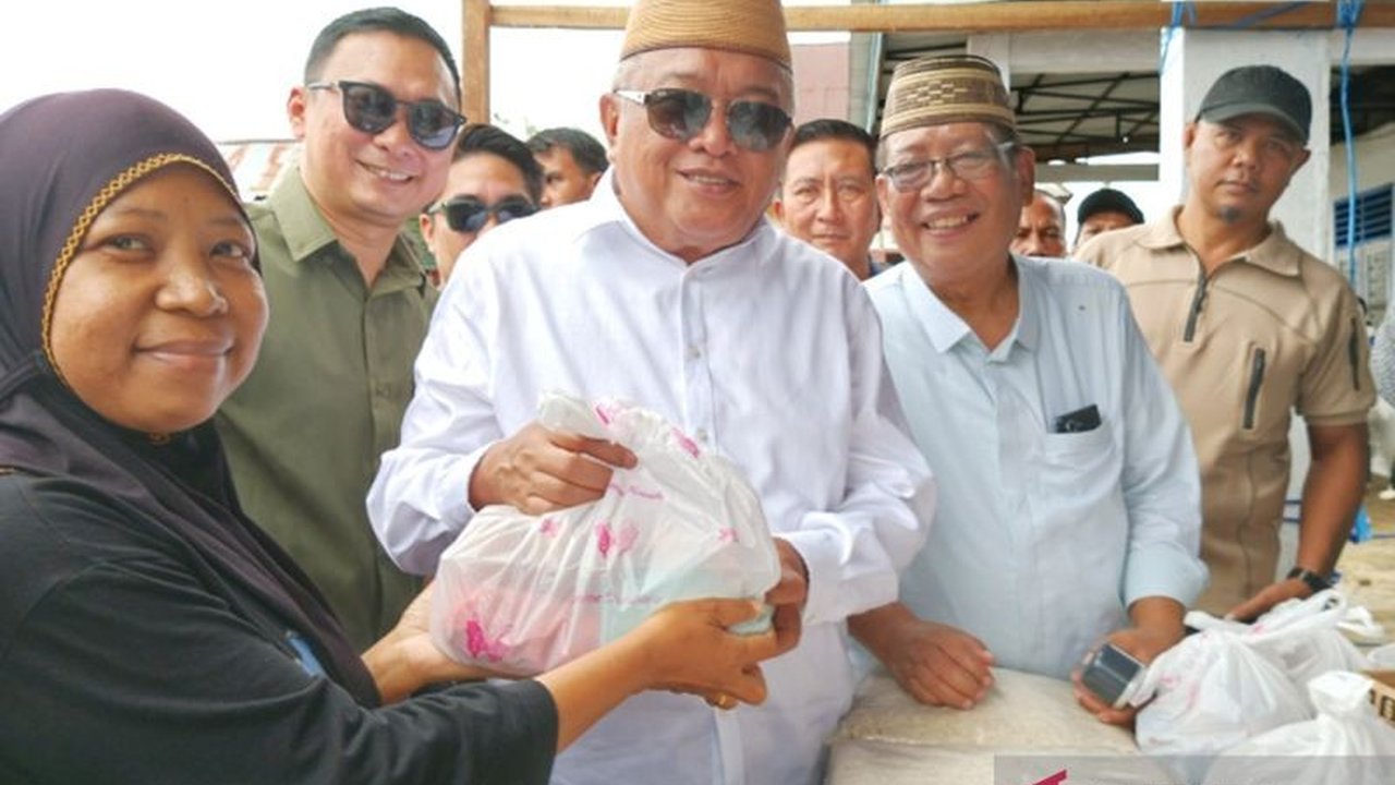 Pemerintah Kabupaten Gorontalo menggelar pasar murah bersubsidi untuk menekan inflasi dan menstabilkan harga pangan pokok selama bulan Ramadhan, dengan fokus pada beras, telur, bawang merah, dan cabai rawit.