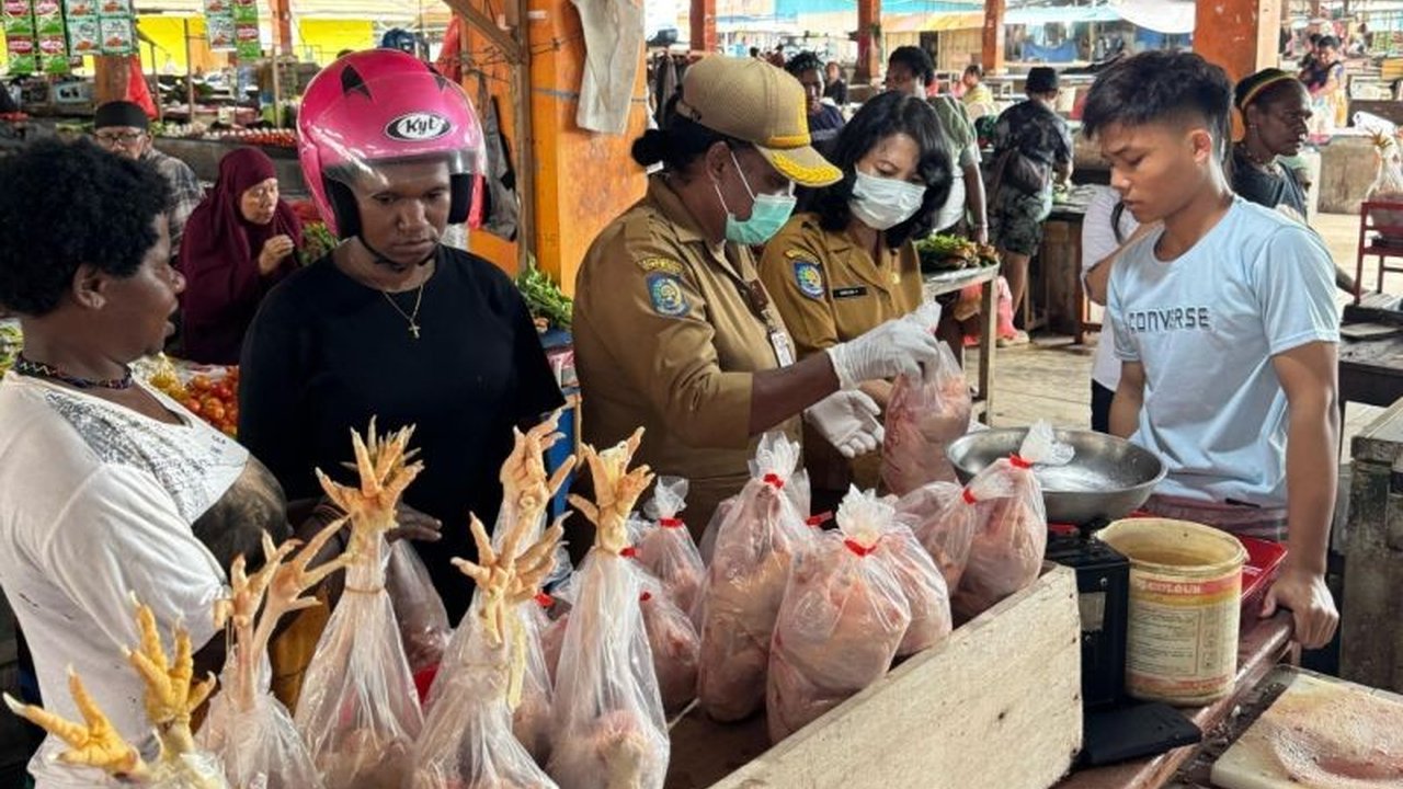 Pemerintah Kabupaten Mimika melakukan sidak tempat penjualan daging menjelang Idul Fitri 2025, menyita 15 kg daging tidak layak konsumsi, namun harga daging ayam dan sapi tetap stabil.