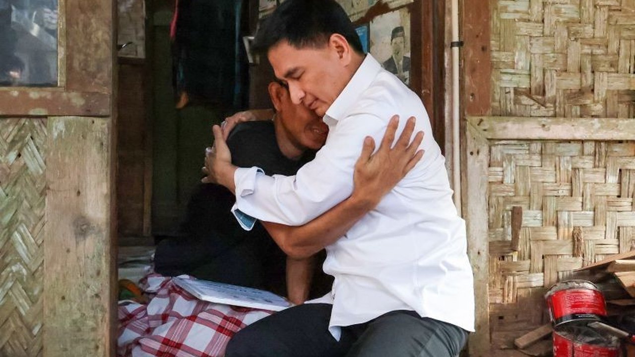 Wagub Banten, A Dimyati Natakusumah, meminta aparat desa aktif membantu warga miskin, dhuafa, dan penyandang disabilitas, serta memastikan tidak ada lagi warga yang tinggal di rumah tidak layak huni.