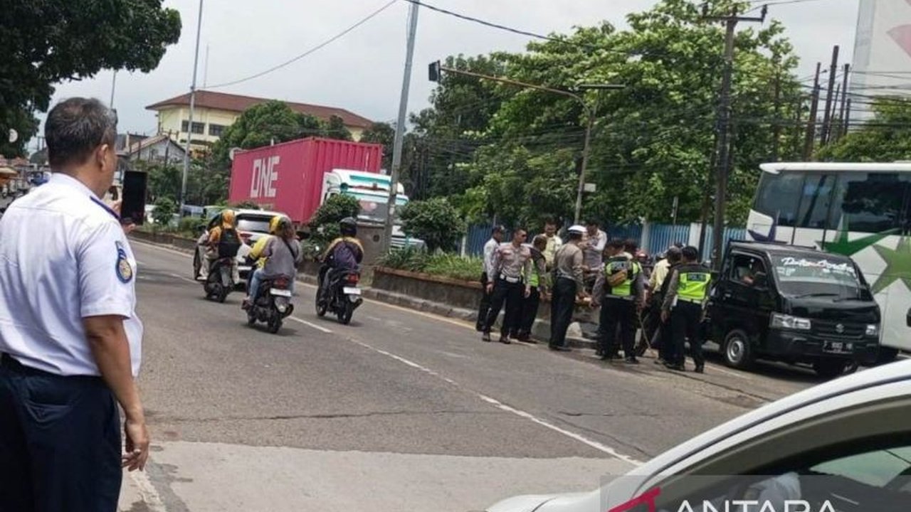 Jelang Lebaran, puluhan putaran arah di Kabupaten Bekasi ditutup untuk memperlancar arus mudik dan mencegah kemacetan, terutama di titik-titik rawan seperti Cibitung dan Cikarang.