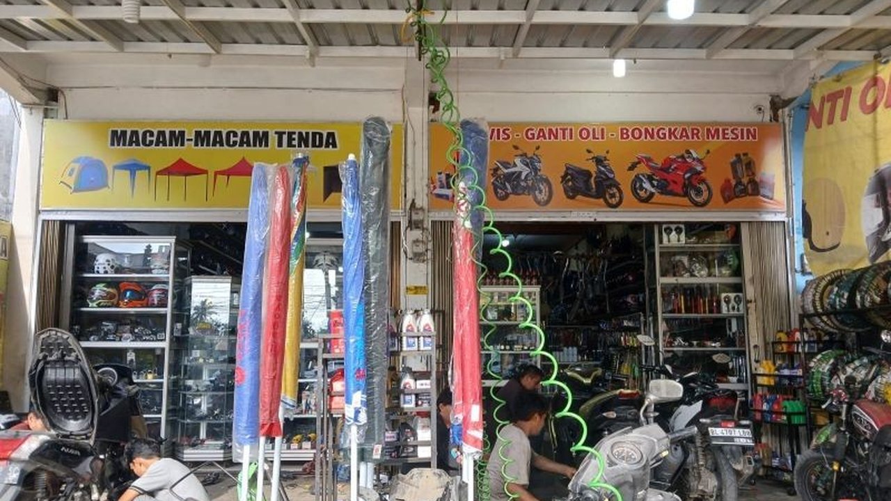 Meningkatnya permintaan servis sepeda motor hingga 200 persen di Banda Aceh jelang Lebaran mendorong bengkel-bengkel untuk menambah jam operasional demi memenuhi kebutuhan masyarakat yang akan mudik.