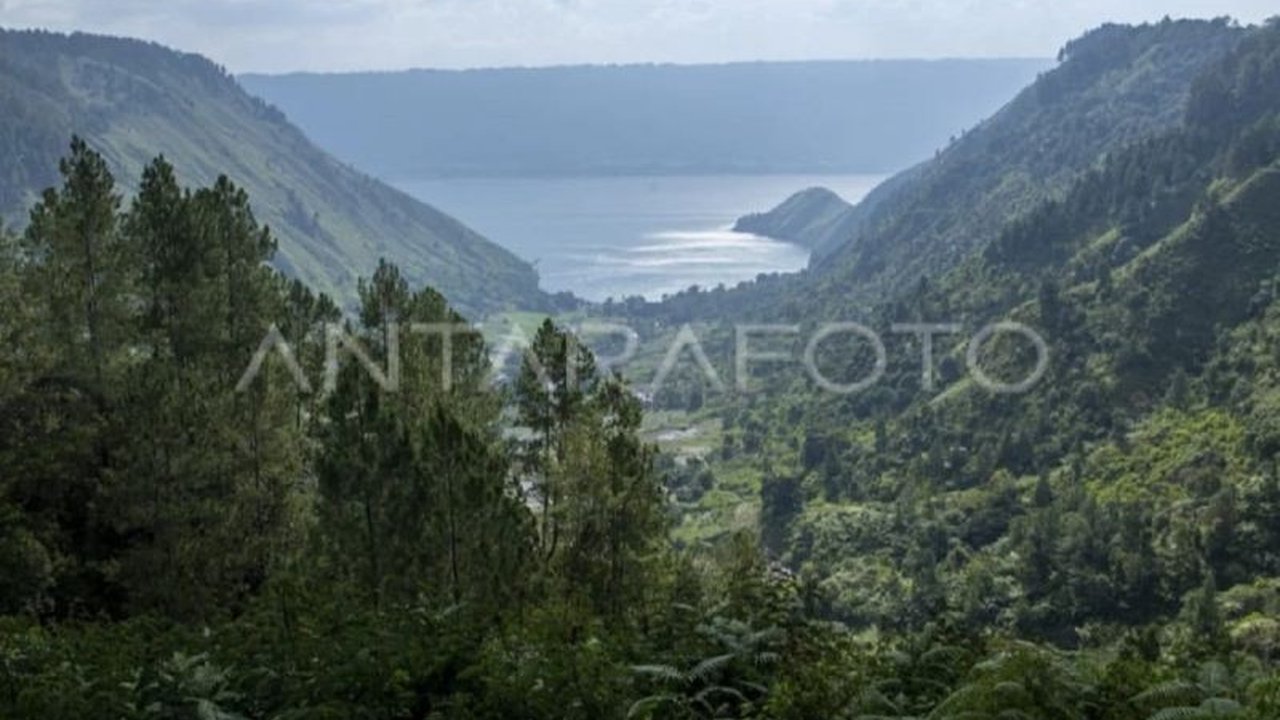 Sumatera Utara meluncurkan Kalender Event 2025, menargetkan peningkatan kunjungan wisatawan 20% dengan beragam acara budaya dan alam yang mempromosikan Danau Toba sebagai destinasi unggulan.
