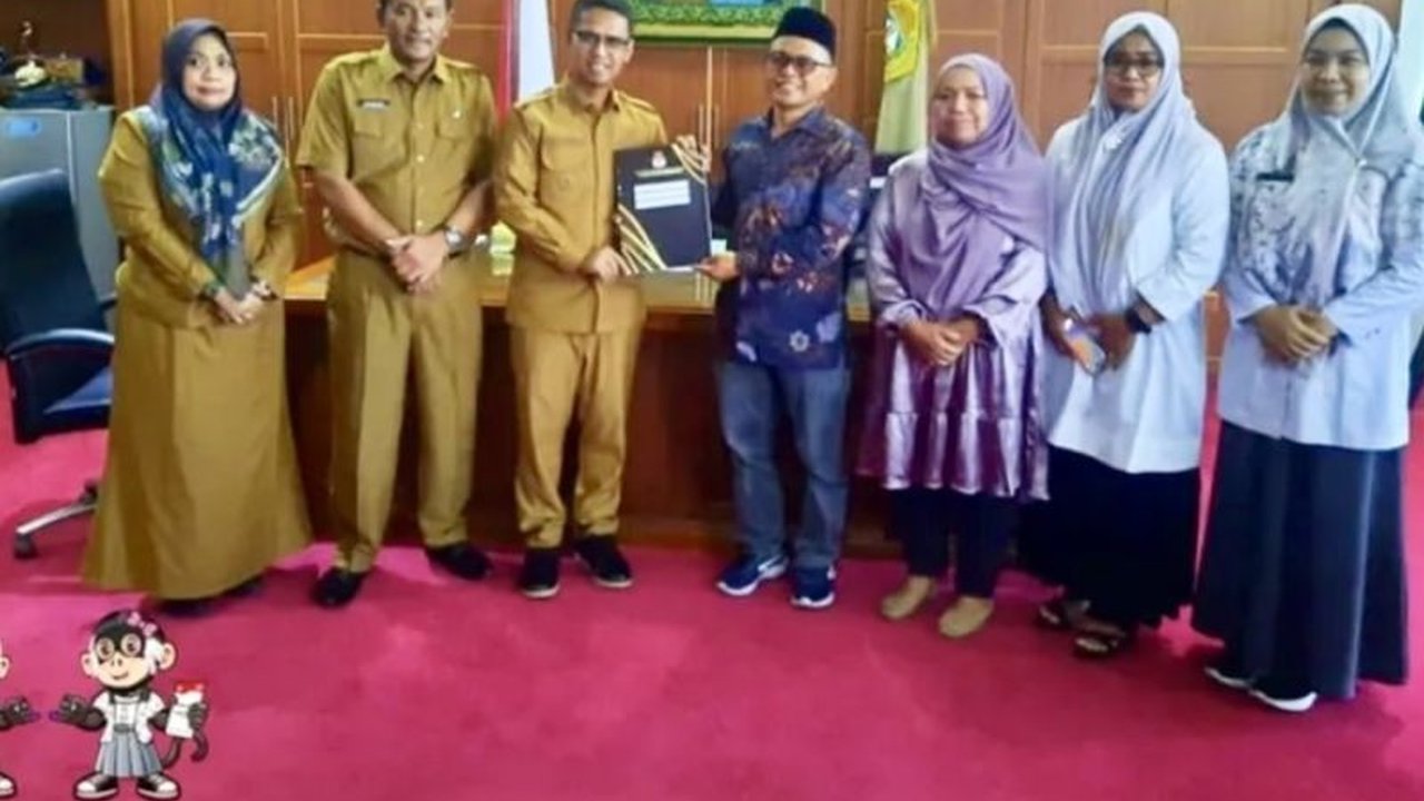 KPU Karimun mengembalikan sisa anggaran Pilkada 2024 sebesar Rp1,2 Miliar ke Pemkab Karimun setelah pelaksanaan Pilkada berjalan lancar tanpa sengketa dan PSU.