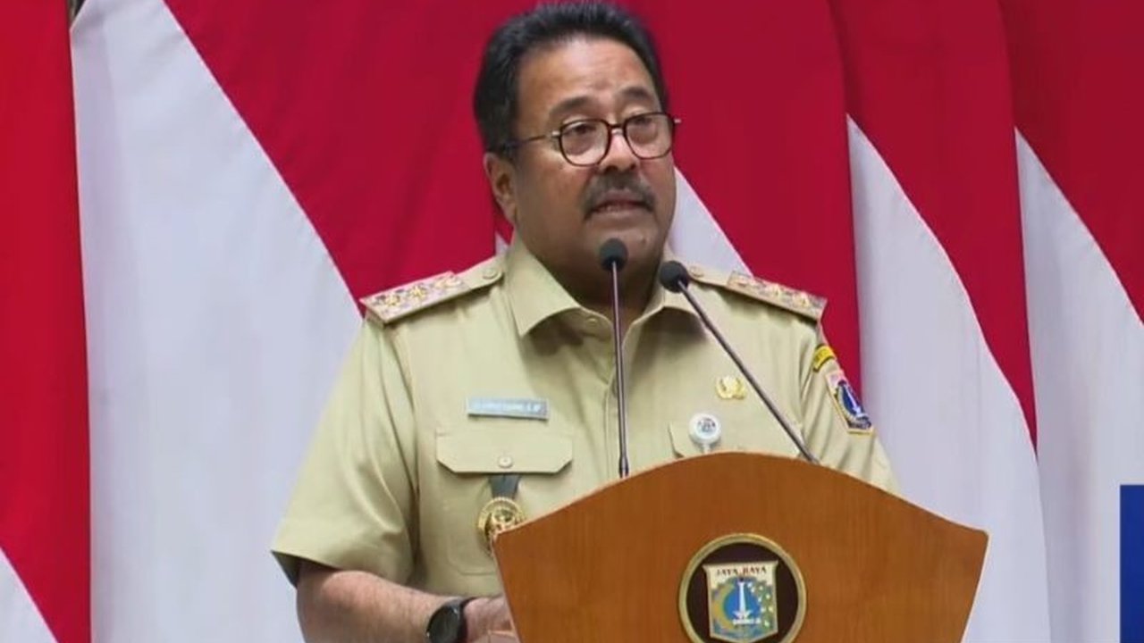 Wagub Rano Karno mengumumkan pencairan bansos KLJ, KAJ, dan KPDJ di Jakarta akan dilakukan setiap bulan mulai April 2025, bukan lagi tiga bulan sekali.