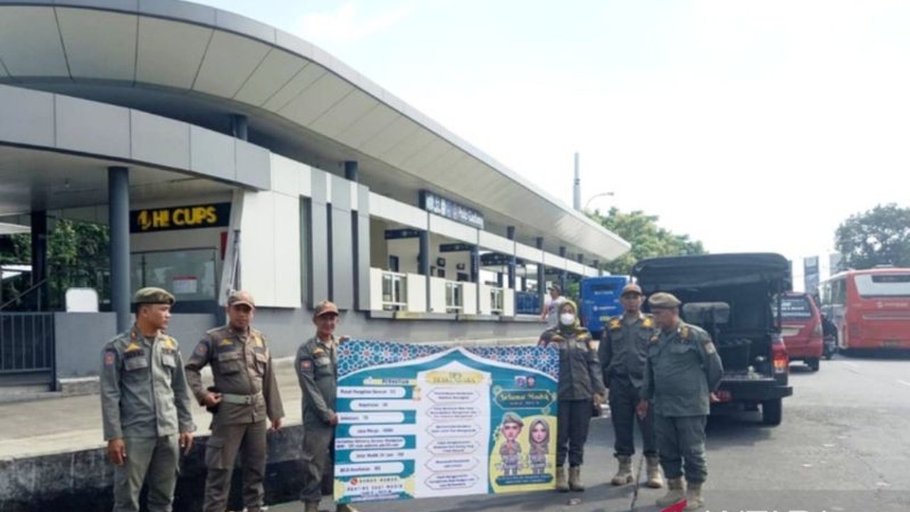 Satpol PP Jakarta Timur dirikan 16 posko terpadu di berbagai titik untuk mengamankan arus mudik dan balik Lebaran 2025, memastikan suasana kondusif dan mencegah gangguan kamtibmas.