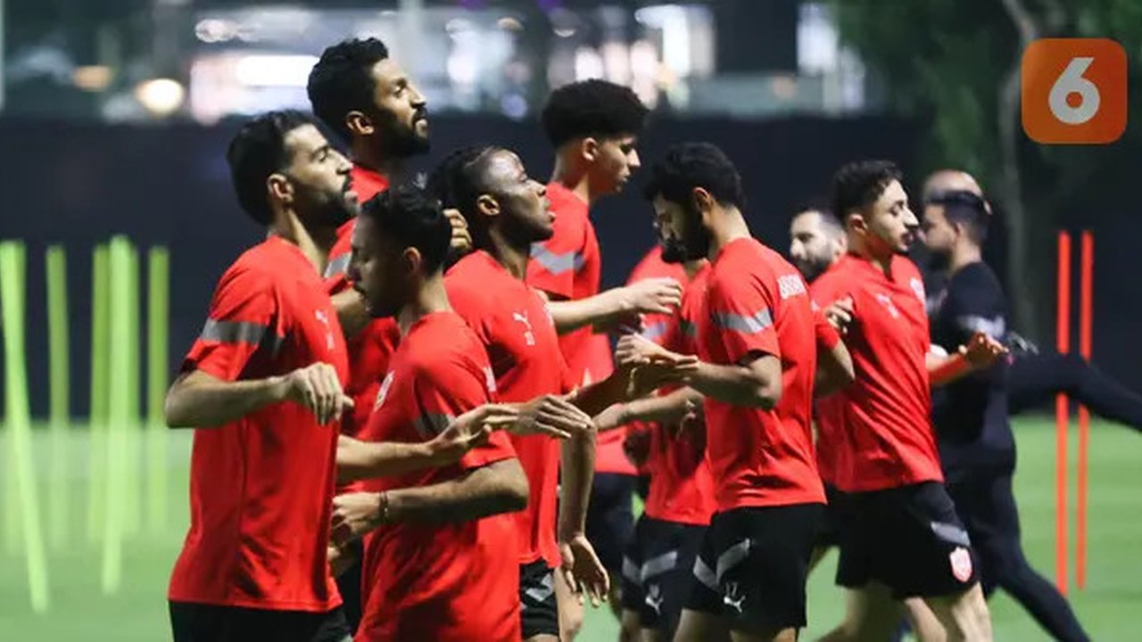 Timnas Bahrain melakukan sesi latihan perdana di Lapangan A, Senayan, Jakarta pada Sabtu (22/03/2025) WIB malam.
