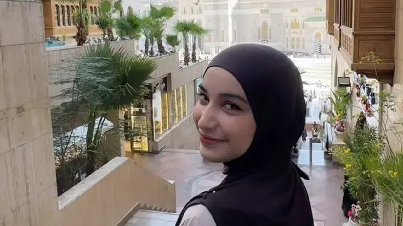 Selebgram Cut Intan Nabila akhirnya resmi cerai dari Armor Toreador, suami yang kini jadi tersangka kasus kekerasan dalam rumah tangga alias KDRT. (Foto: Dok. Instagram @cut.intannabila)