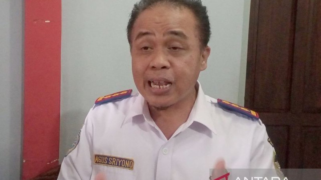 Pemerintah Kabupaten Banyumas menyediakan 12 bus untuk program mudik gratis Lebaran 2025 bagi warga Banyumas di Jakarta, meningkat 100 persen dari tahun sebelumnya.