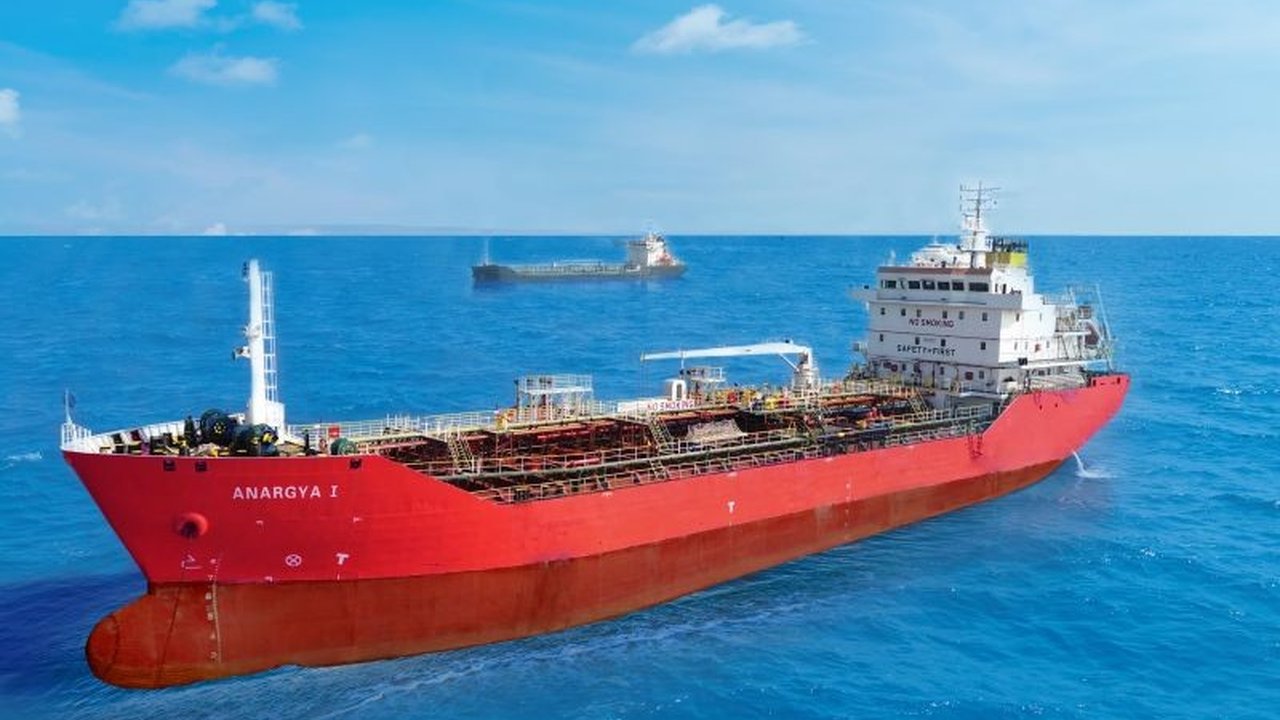 PT Humpuss Maritim Internasional (HUMI) berkomitmen mengurangi jejak karbon dan mengelola limbah secara berkelanjutan melalui ESG Roadmap 2025-2029, serta mengintegrasikan teknologi digital untuk akselerasi implementasi.