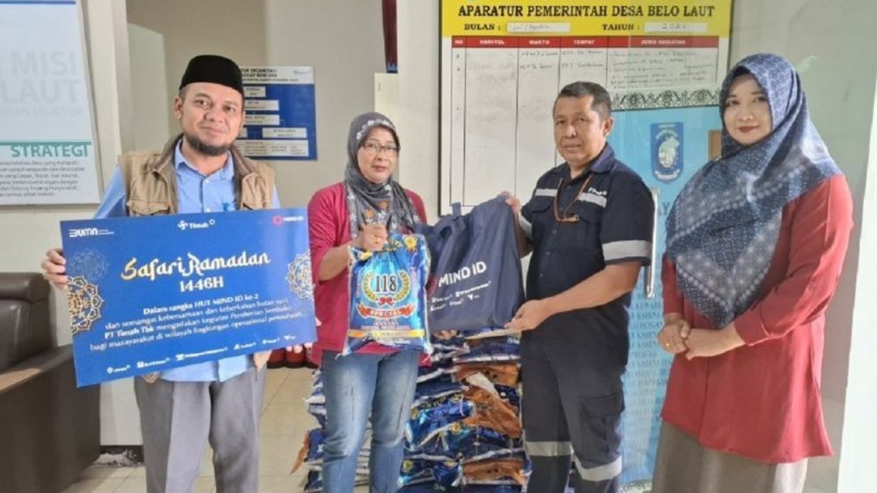 PT Timah Tbk menyalurkan ratusan paket sembako kepada warga Desa Belo Laut, Bangka Barat, untuk meringankan beban ekonomi menjelang Idul Fitri 2025.