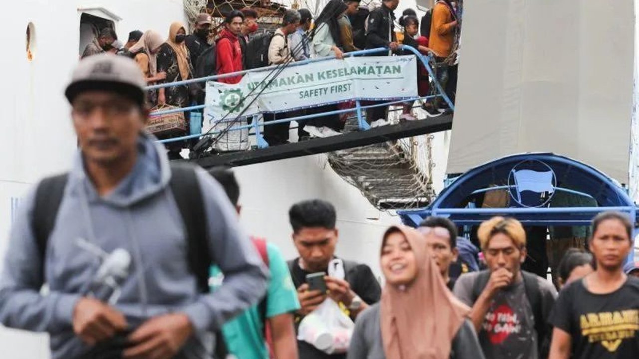 Menteri Perhubungan Dudy Purwagandhi menghimbau masyarakat untuk memulai perjalanan mudik Lebaran 2025 lebih awal guna menghindari kemacetan dan memastikan kelancaran arus lalu lintas, seiring kebijakan Work From Anywhere (WFA).