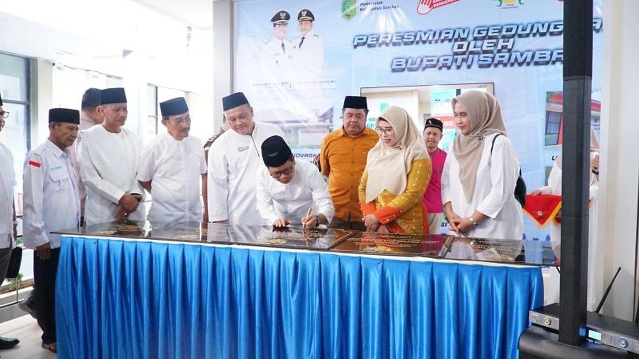 Bupati Sambas meresmikan lima gedung baru di RSUD Pemangkat, meningkatkan layanan kesehatan bagi masyarakat dengan fasilitas Kardiovaskular, Dialisis, Rehabilitasi Medik, MCU, dan Unit Pengelola Darah.