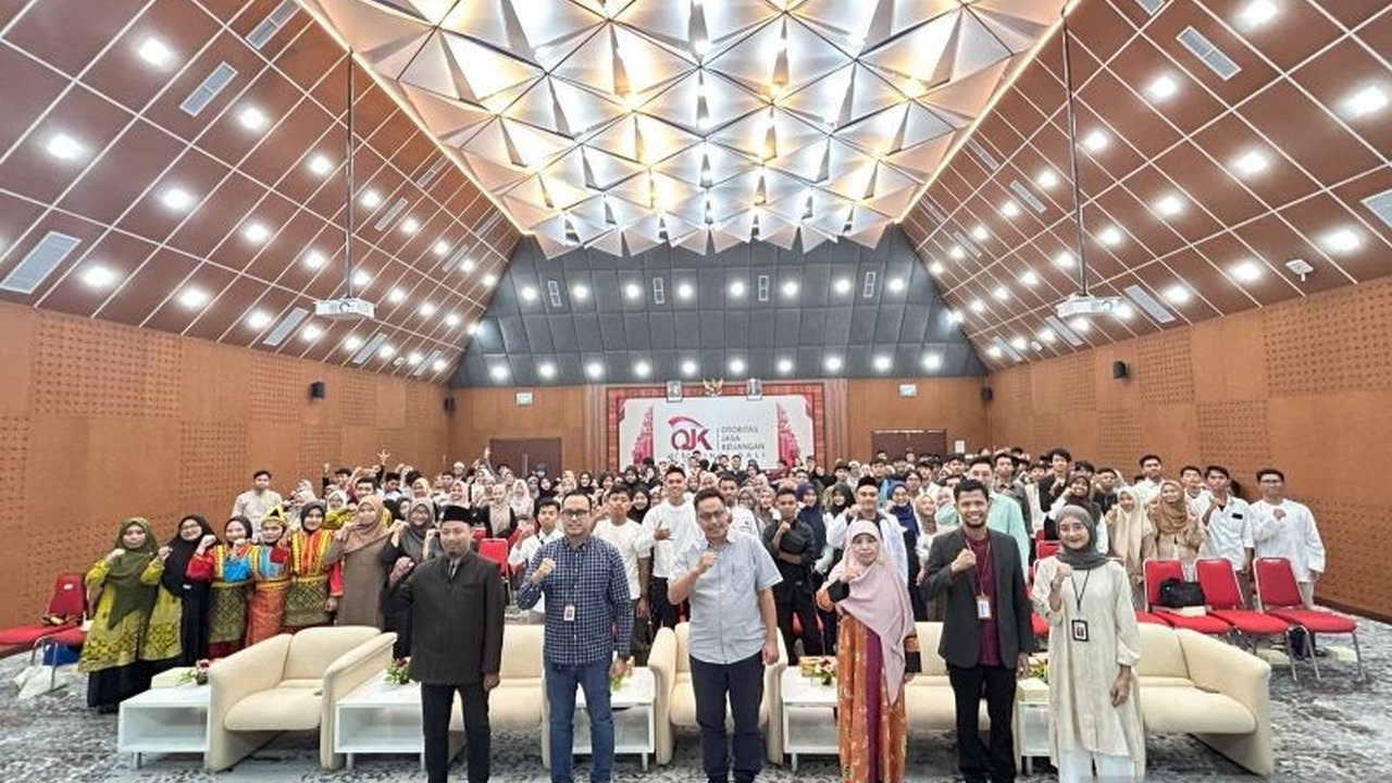 OJK Bali gencar melakukan edukasi literasi keuangan syariah kepada pelajar MA se-Kota Denpasar untuk meningkatkan minat menabung dan berinvestasi, serta mendorong inklusi keuangan syariah.