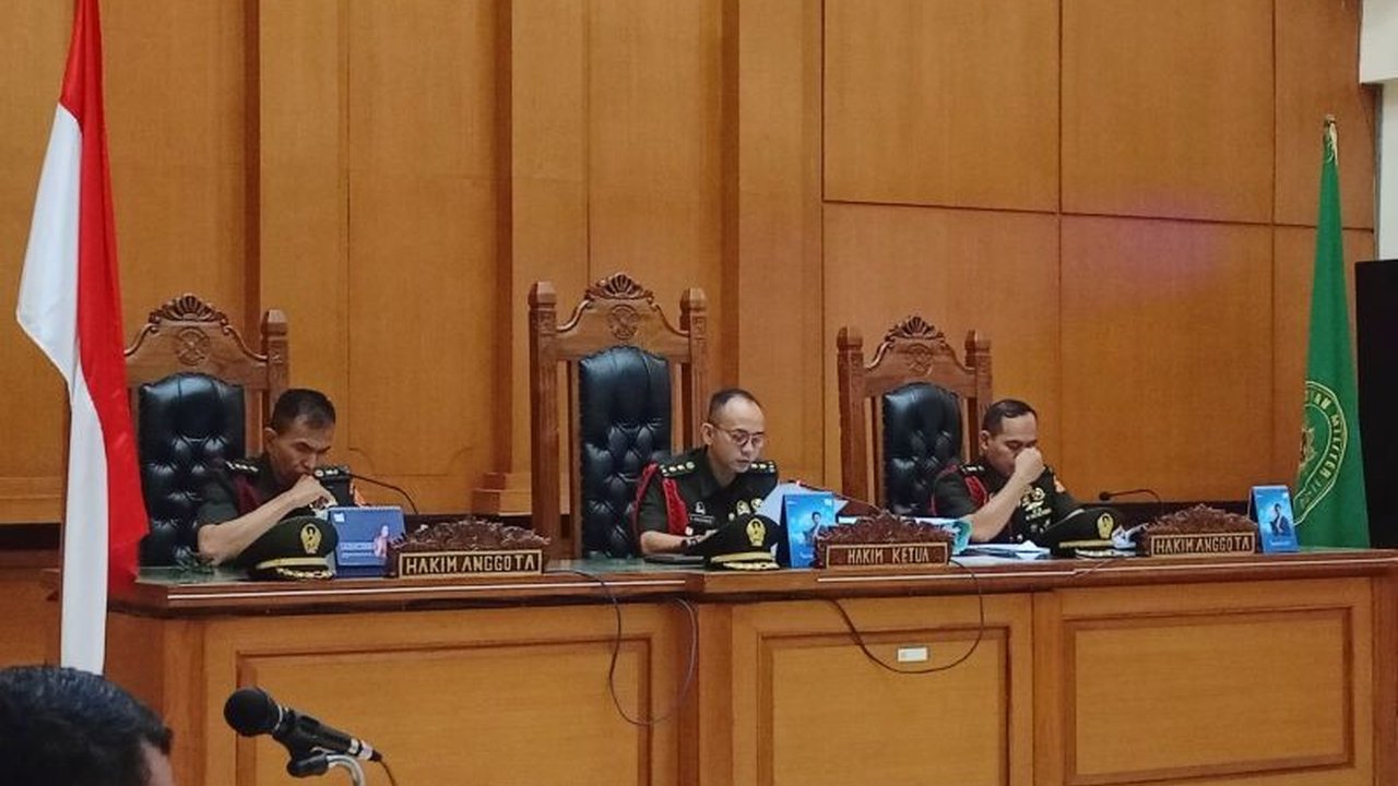 Pengadilan Militer menolak permohonan restitusi untuk korban penembakan bos rental mobil di Tol Tangerang-Merak karena terdakwa dinilai tidak mampu dan terdapat kejanggalan dalam perhitungan restitusi.