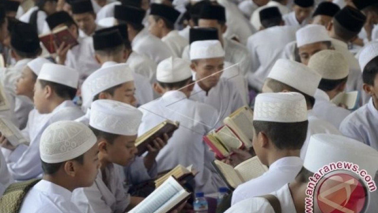 Yayasan Pondok Pesantren Fathul Mu’in Annahdloh (Yafama) NW Lombok Timur sukses menggelar program Ramadhan Menghafal Al-Quran, mencetak 56 penghafal Al-Quran baru.