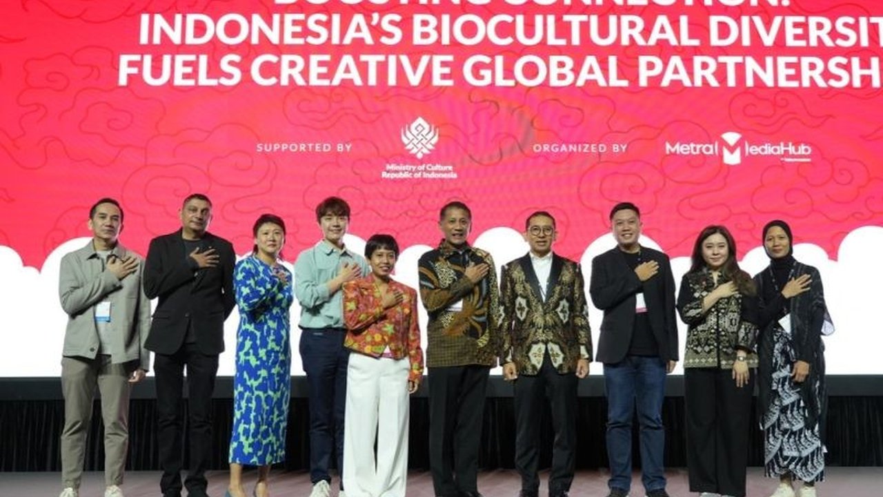 Pemerintah Indonesia melalui Indonesia Pavilion di Hong Kong FILMART 2025 mendorong ekspansi industri konten kreatif nasional ke pasar internasional, ditandai dengan partisipasi 14 exhibitor dan capaian perfilman Indonesia yang gemilang.