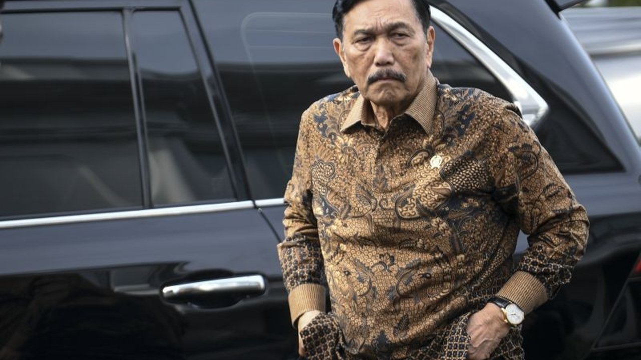 Menteri Luhut Binsar Pandjaitan bertemu investor domestik untuk membahas tantangan ekonomi Indonesia di tengah ketidakpastian global, menekankan pentingnya deregulasi dan komunikasi terbuka.