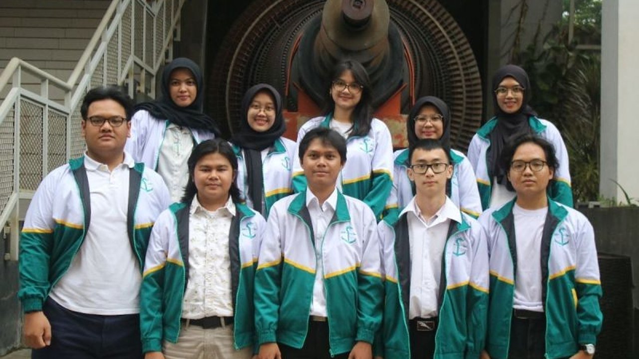 Tim Nagapasa dari Fakultas Teknik UI raih juara tiga dalam kompetisi internasional Students Design 2025 berkat desain MV Ignia, feri listrik inovatif untuk Nigeria.