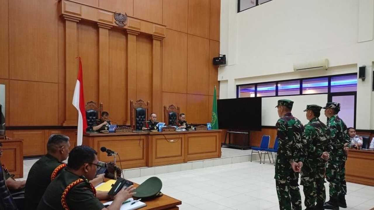 Dua anggota TNI AL divonis penjara seumur hidup dan satu lainnya 4 tahun penjara karena terlibat dalam pembunuhan berencana bos rental mobil di Tol Tangerang-Merak.