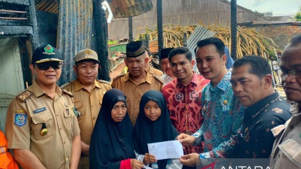 Bupati Rejang Lebong mengingatkan warga untuk waspada bahaya kebakaran rumah saat mudik Lebaran 2025, menyusul kejadian kebakaran rumah di Kelurahan Sukaraja.