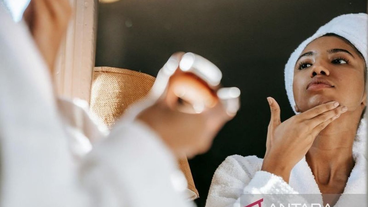 Brand Manager Make P:rem Indonesia, Fivo Tafana, membagikan tips merawat kulit sensitif agar tetap sehat dan bercahaya, terutama saat Lebaran, dengan fokus pada pemilihan produk dan rutinitas perawatan yang tepat.