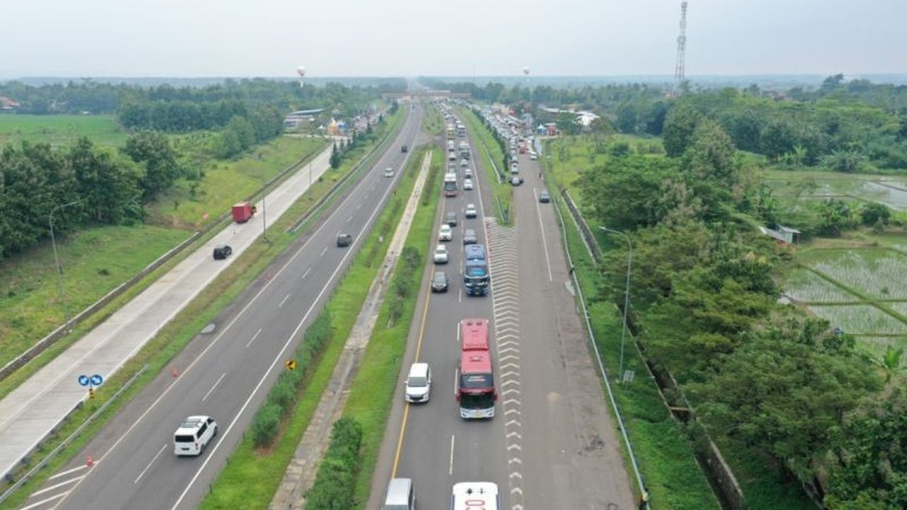 ASTRA Infra mengajak pengguna jalan untuk menciptakan perjalanan mudik yang aman dan nyaman dengan berbagai imbauan dan tips berkendara selama periode Lebaran.