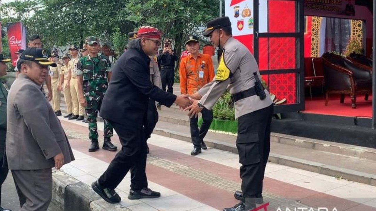 Pemerintah Kabupaten Temanggung memprediksi puncak arus mudik Lebaran 2025 akan terjadi antara H-3 hingga H+3, dengan peningkatan volume kendaraan hingga 10 persen.