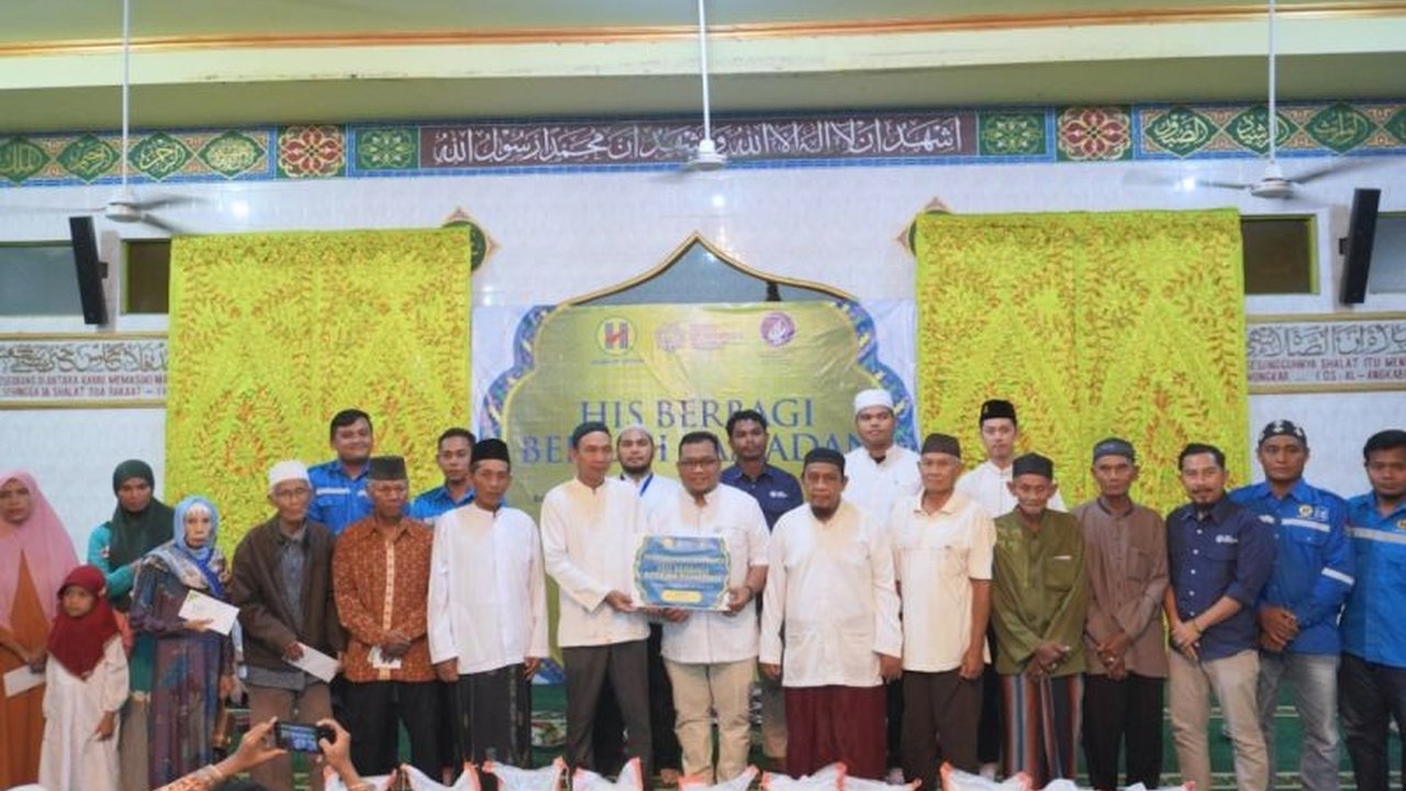 PT Hasnur Internasional Shipping Tbk berbagi 100 paket beras 10kg kepada warga Barito Kuala, Kalimantan Selatan, dalam acara buka puasa bersama sebagai bentuk CSR dan wujud kepedulian menjelang Lebaran.