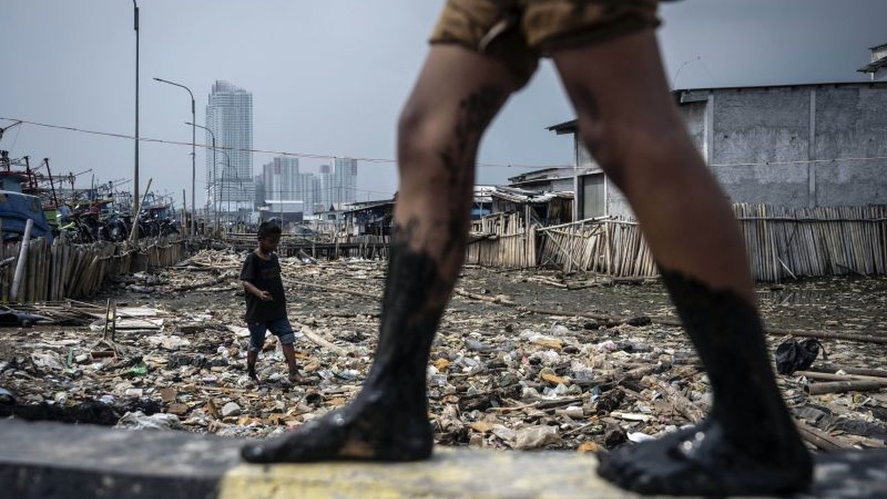 Pemerintah menargetkan kemiskinan ekstrem nol persen pada 2026 dan kemiskinan relatif 4,5-5 persen pada 2029;  seberapa realistiskah target ambisius ini mengingat tren penurunan kemiskinan yang melambat?