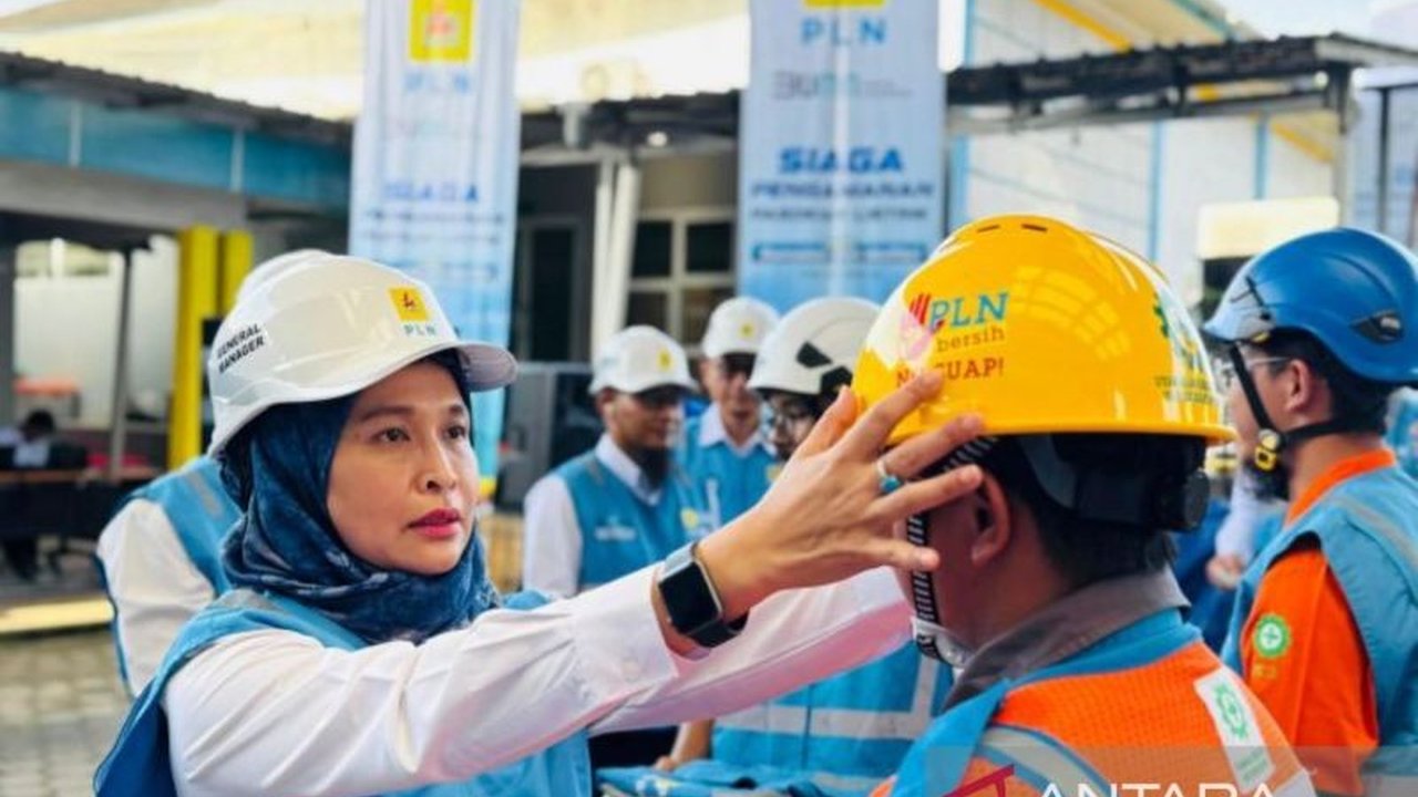 PLN Babel siapkan 15 posko siaga dan 277 personel untuk menjaga keandalan listrik selama Idul Fitri 1446 H, memastikan kenyamanan masyarakat dalam beribadah dan merayakan hari raya.