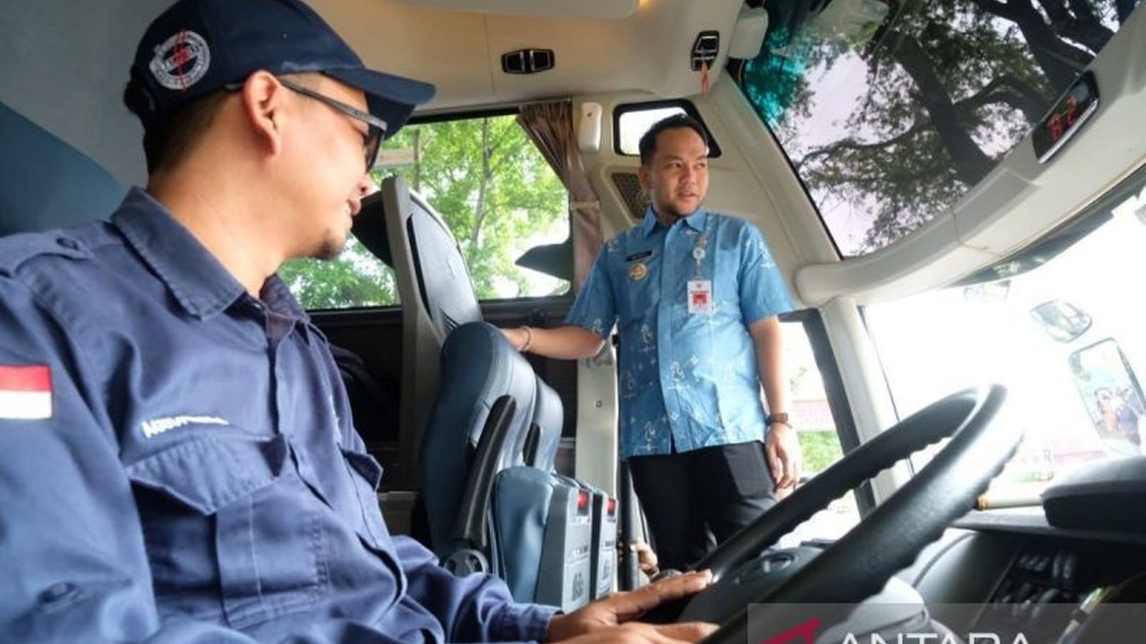 Pemerintah Kota Surakarta menunjukkan kepedulian dengan mengirimkan tiga bus untuk program mudik gratis Lebaran 2025 bagi warga Solo perantauan di Jabodetabek, guna mengurangi kemacetan dan mempererat silaturahmi.
