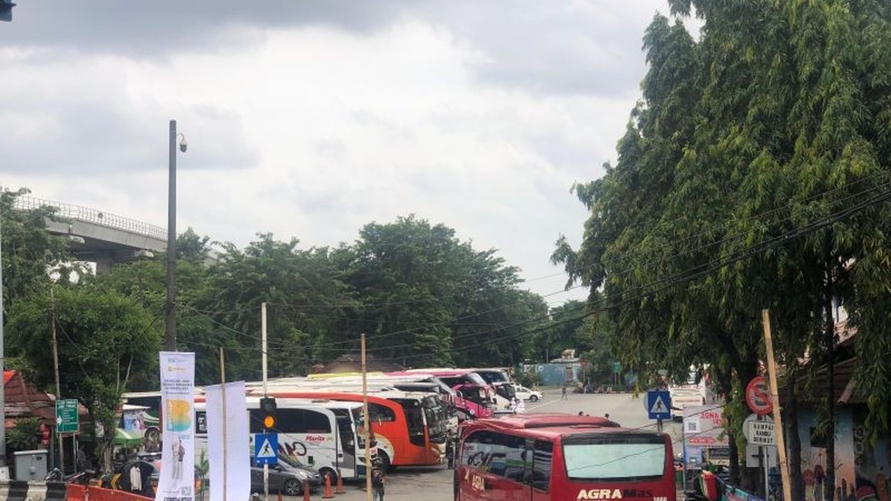 Lonjakan Pemudik di Kampung Rambutan H-6 Lebaran: 1.392 Penumpang Menuju Sumatera