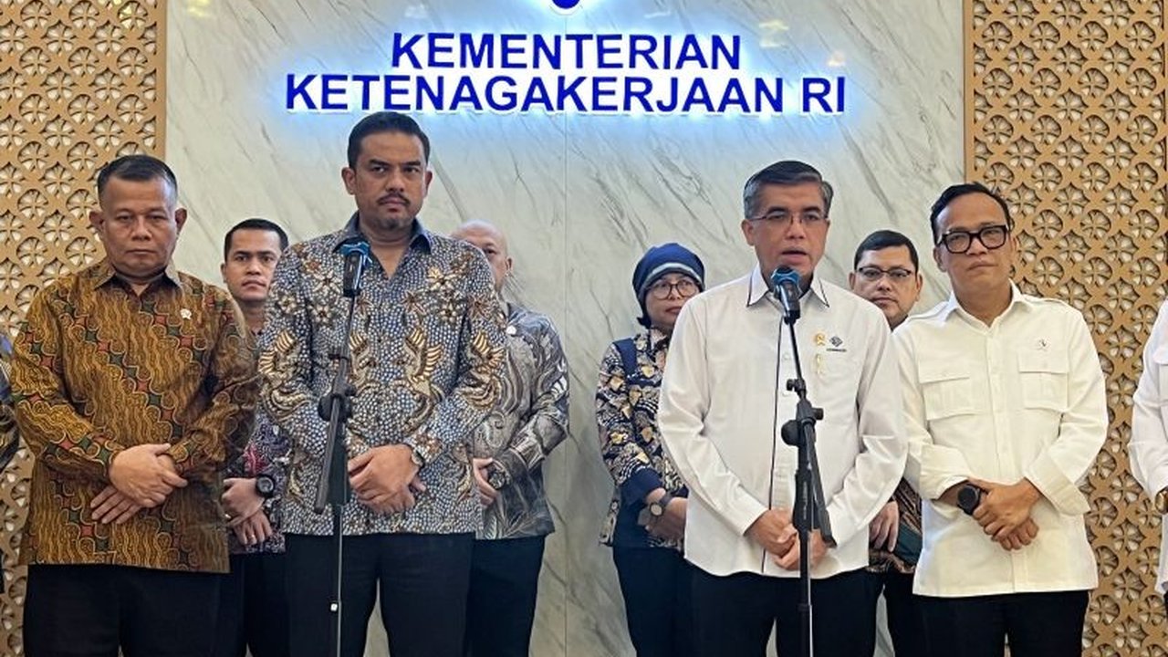 Kemenaker dan KemenUMKM berkolaborasi untuk meningkatkan kompetensi 10.000 usaha mikro kecil melalui pelatihan kewirausahaan di seluruh Indonesia, dimulai Mei 2025.