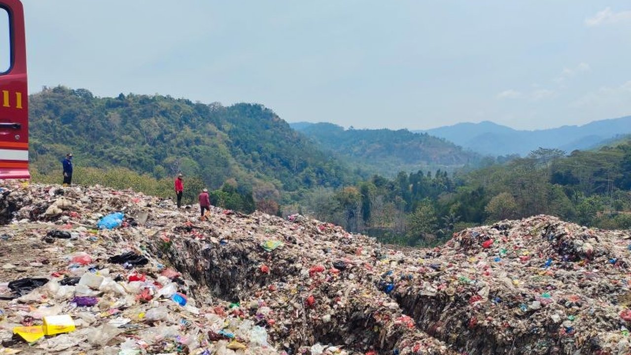 Dinas Lingkungan Hidup (DLH) Provinsi Lampung mengusulkan pembangunan TPA Regional untuk mengatasi permasalahan sampah perkotaan yang semakin kompleks dan mewujudkan pengelolaan sampah yang bernilai ekonomis.