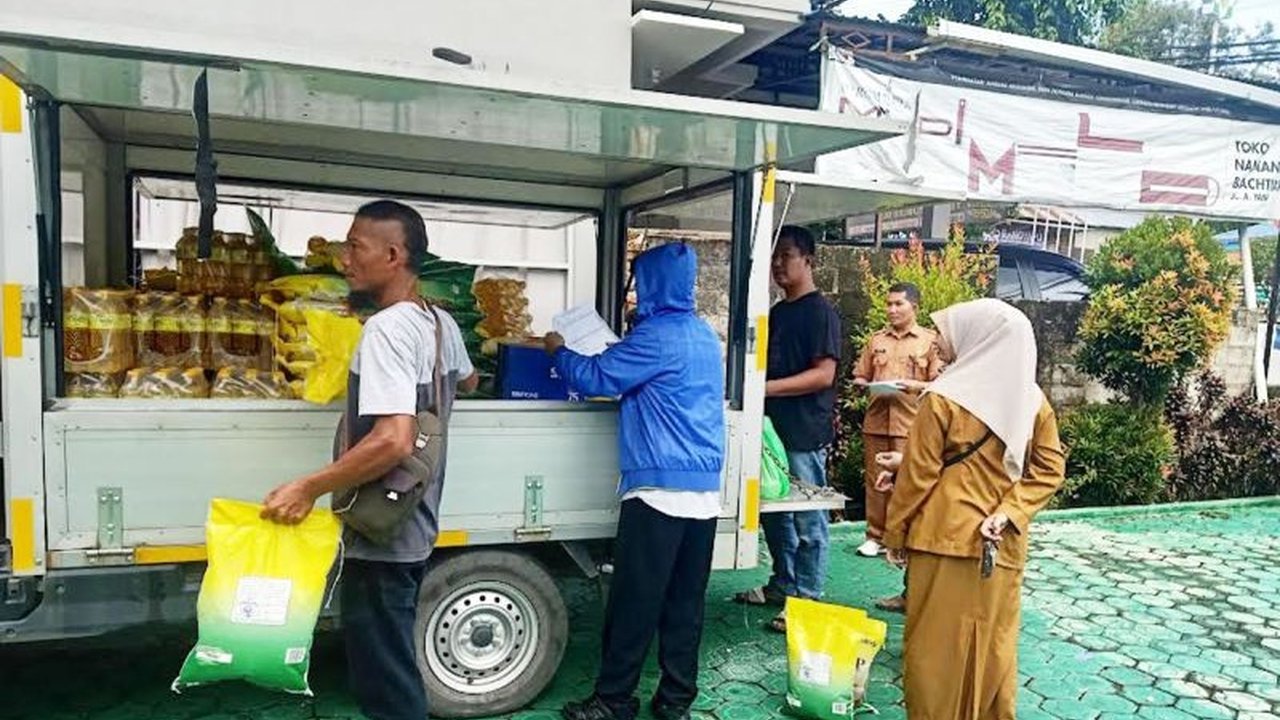 Pemerintah Kabupaten Barito Utara menggelar pasar murah untuk membantu masyarakat memenuhi kebutuhan pokok menjelang Lebaran 2025 dengan harga terjangkau, seperti beras, gula, dan minyak goreng.