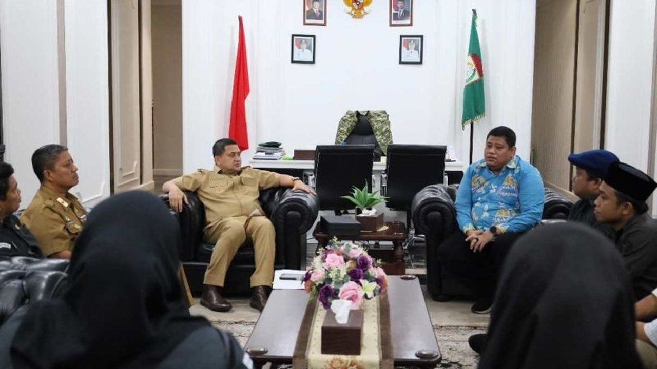 Bawaslu Kota Makassar menyampaikan laporan penggunaan dana hibah Rp18 miliar dari Pemkot Makassar untuk Pilkada 2024, sekaligus mengapresiasi dukungan pemerintah kota dalam menciptakan Pemilu yang aman dan demokratis.