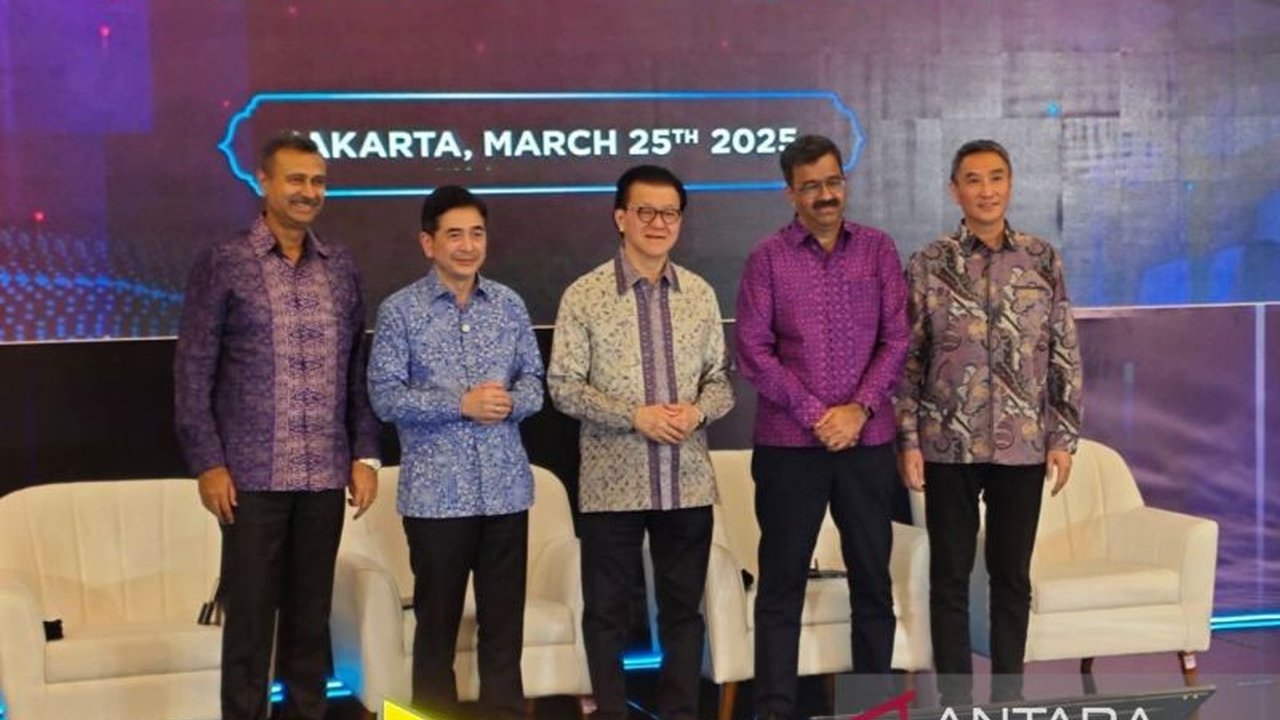 XL Axiata dan Smartfren resmi merger menjadi XLSmart pada 16 April 2025, menjanjikan perluasan akses digital inklusif dan peningkatan konektivitas di Indonesia.