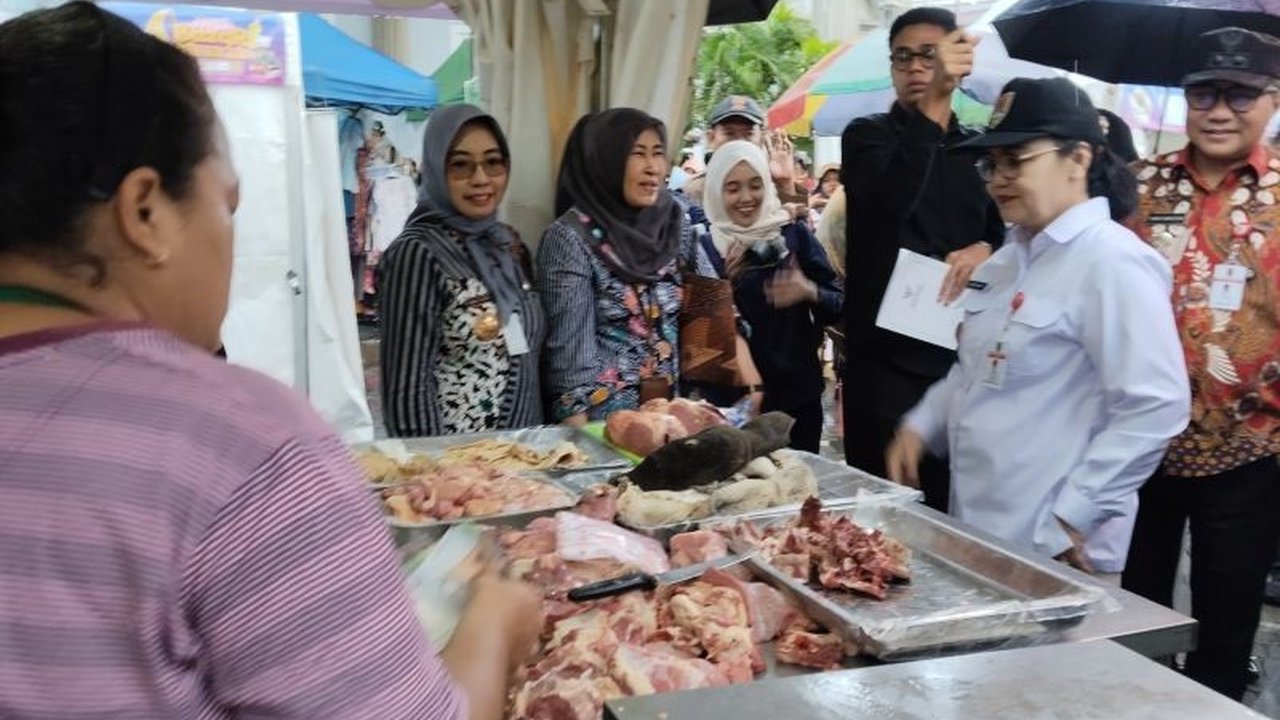 Pemerintah Kota Semarang menggelar Bazaar Ramadhan dengan menyediakan 2.800 paket sembako untuk membantu meringankan beban masyarakat menjelang Lebaran, dengan harga jual di bawah harga pasaran.