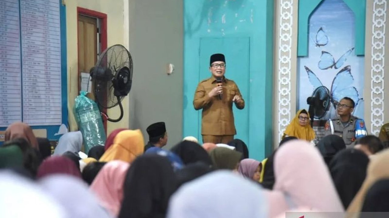 Pemkab Kubu Raya fokus bangun jalan poros strategis di Kecamatan Sungai Kakap untuk peningkatan konektivitas dan pertumbuhan ekonomi lokal, diresmikan Bupati Sujiwo saat Safari Ramadhan.