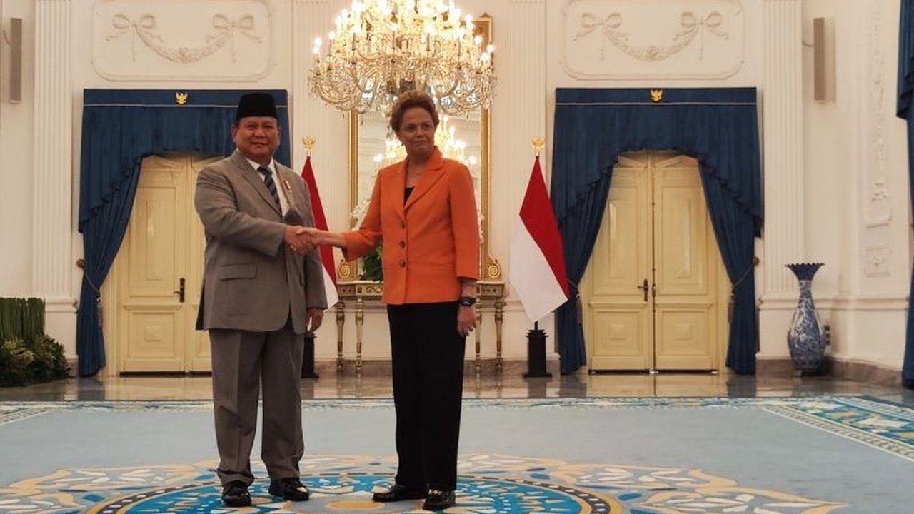 Presiden Prabowo Subianto menerima kunjungan Presiden New Development Bank (NDB) Dilma Rousseff di Istana Merdeka, Jakarta, membahas kerja sama dan potensi Indonesia bergabung dengan NDB.