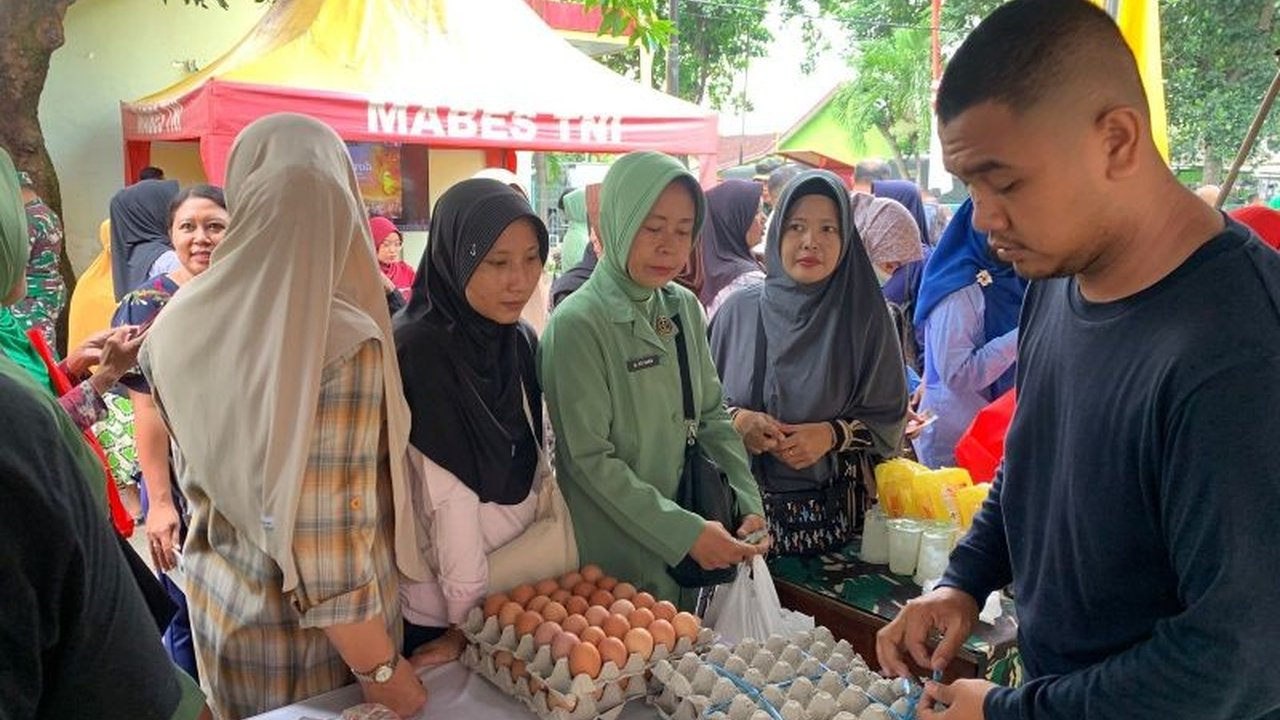 Pemerintah Kota Mataram menggelar Gerakan Pangan Murah (GPM) untuk membantu masyarakat memenuhi kebutuhan pokok menjelang Idul Fitri dan Nyepi dengan harga di bawah harga pasar.